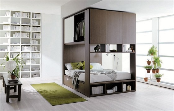 Italský výrobce Dielle využívá jako úložný prostor i místo nad postelí a pod ní.