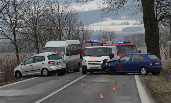 U Písařova na Šumpersku se srazil minibus s osobním autem a následně dodávka s...