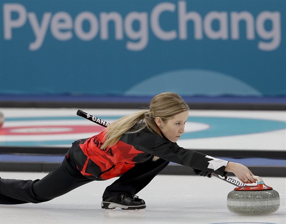 Kanadská curlerka Kaitlyn Lawesová je jednou z prvních sportovky, které...