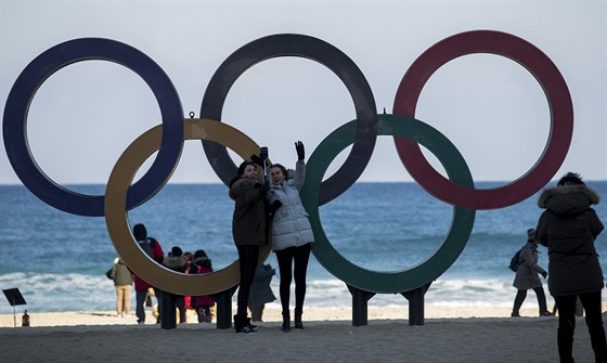 Olympijské kruhy v jihokorejském Kangnungu.