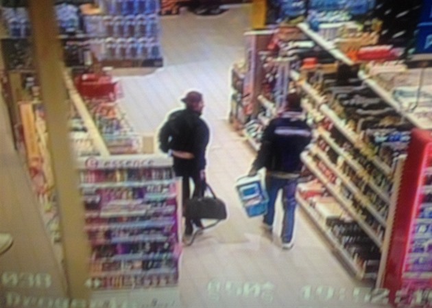Dvojice ukradla z hypermarketu prezervativy za tisíce.