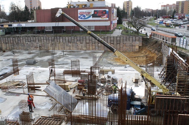 Pohled na stavbu orlovského námstí v únoru 2020.