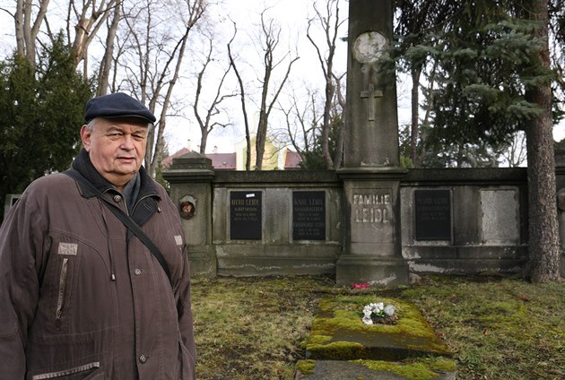 Stanislav Dd u nevyplacené hrobky významné rodiny Leidlových v Chomutov.