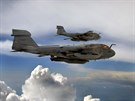 EA-6B Prowler je dvoumotorový bitevní stroj urený pedevím k vyhledávání...