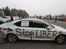 Taxikái protestují proti alternativním pepravním slubám u druhý den (9....
