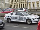 Druhý den protestu taxiká proti alternativním pepravním slubám typu Uber...
