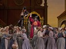 Scéna z Donizettiho opery Nápoj lásky, kterou odvysílala do kin newyorská...