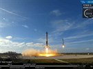 Hladké pistání pomocných stup rakety Falcon Heavy