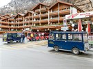 V Zermattu jezdí malá elektrická autíka, která fungují jako zásobovací vozy...