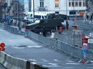 Policie i vojenské jednotky steí budovu justiního paláce v Bruselu, kde...