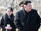Severokorejský vdce Kim ong-un se svou sestrou Kim Jo-ong na snímku z roku...