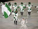 Jako skřítkové. Přesně tak vypadali Nigérijci v podivných kabátech se zelenými...