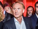 Spisovatel Dan Brown s manelkou Blythe (vpravo) v Barcelon pi uvedení knihy...