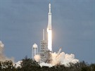 Falcon 9 Heavy spolenosti Space X poprvé úspn odstartovala 6. 2. 2018 ve...