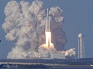 Raketa Falcon Heavy startuje na svou první cestu 6. 1. 2018 ve 21:45.