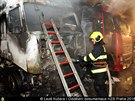 Hasi�i zasahovali u po��ru kamionu, �koda se vy�plhala do milion� (06.02.2018)