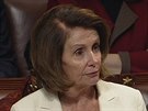 V�dkyn� demokrat� ve Sn�movn� reprezentant� Nancy Pelosiová �te z bible b�hem...