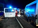 U Písaova na umpersku se srazil minibus s osobním autem a následn dodávka s...