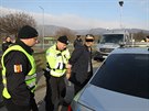 P�i kontrole cestuj�c�ch n�hodn� vybran�ho autobusu policist� zadr�eli jednoho...