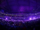 Celý stadion bhem písn Purple Rain záil.