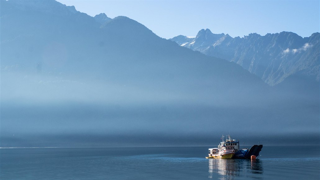 Za pěkného počasí jsou přejezdy fjordů velmi příjemným způsobem cestování.