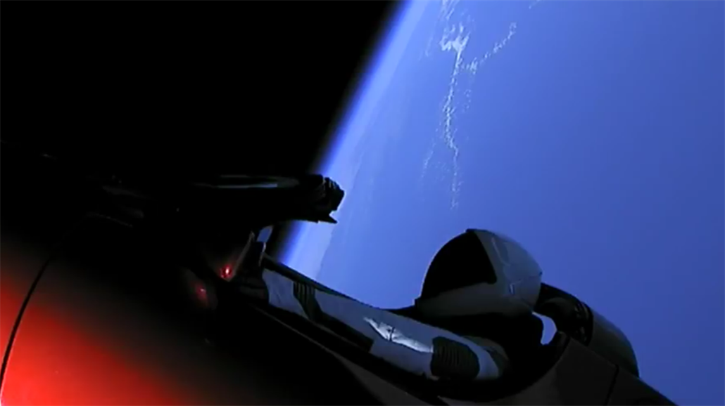 Tesla Roadster Elona Muska ve vesmíru