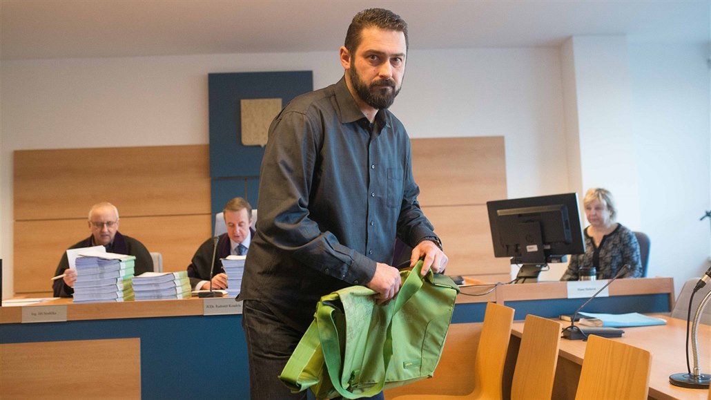 Bývalého hokejistu Čechmánka soud i napotřetí zprostil obžaloby z podvodu