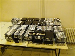 Celníci zastavili bulharskou dodávku, která pa�ovala p�es 50 tisíc cigaret.