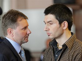 Obalovan Robert Neff Novk (vpravo) u Mstskho soudu v Praze (z 2008)
