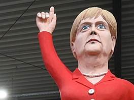 Alegorický vz s karikaturou zobrazující nmeckou kancléku Angelu Merkelovou....