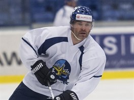 Jaromr Jgr na prvnm trninku s hokejisty Kladna po svm nvratu z NHL.