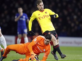 Brank Thibaut Courtois z Chelsea zasahuje.