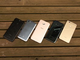 Huawei Mate 10 Lite se nejvíce ze vech odlehených smartphon snaí o...