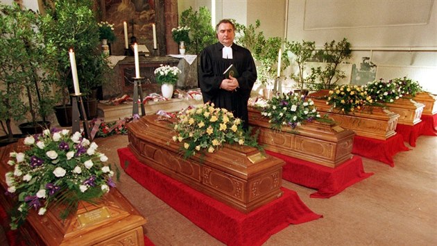 Pohřeb šesti německých obětí tragického pádu lanovky v italském Cavalese (11. února 1998)