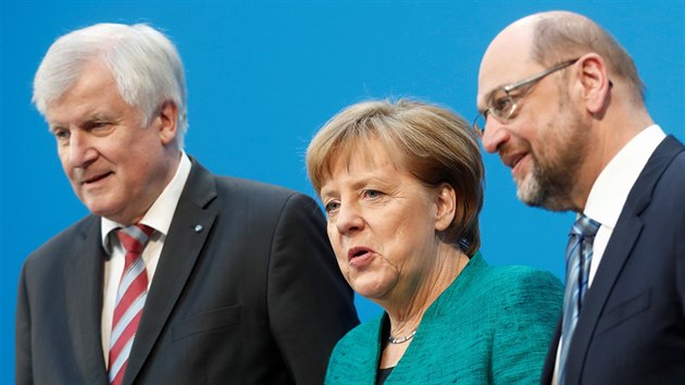 Horst Seehofer, Angela Merkelová a Martin Schulz informují novináře o vzniku nové velké koalice mezi CDU/CSU a SPD (7. února 2018)