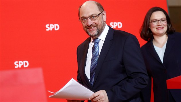 Andrea Nahlesov a Martin Schulz oznamuj zmnu ve veden strany. (7. nora 2018)