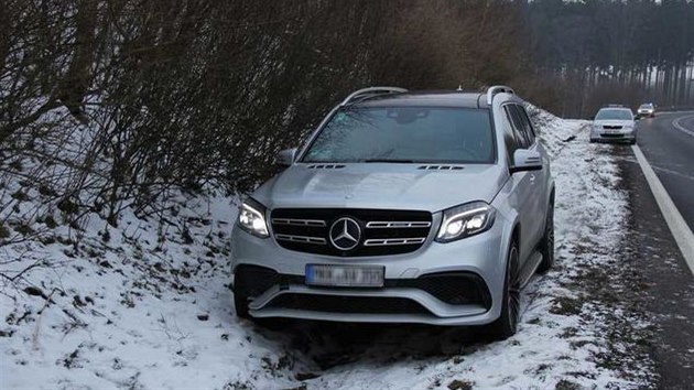 Cizinec pevel kraden mercedes za 2,5 milionu pes hranice.