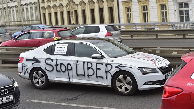 Druh den protestu taxik proti alternativnm pepravnm slubm typu Uber...