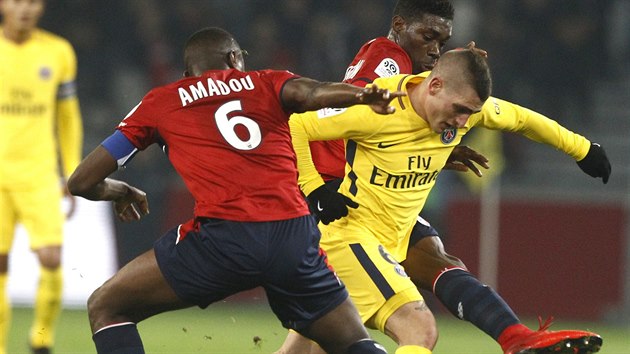 Marco Verratti (PSG) pronik mezi brncmi hri Lille.