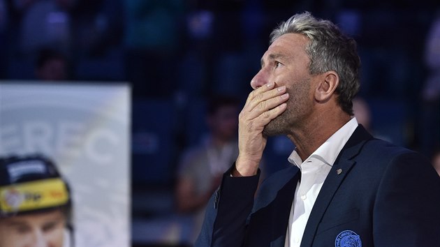 Liberec vyřadil před utkáním se Spartou číslo 93 Petra Nedvěda, který během ceremoniálu jen těžko skrýval emoce.