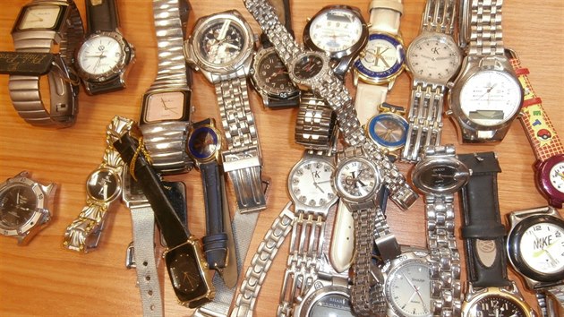 esk obchodn inspekce zajistila v centru eskch Budjovic padlky hodinek. Cena originl by doshla tm pl milionu korun.