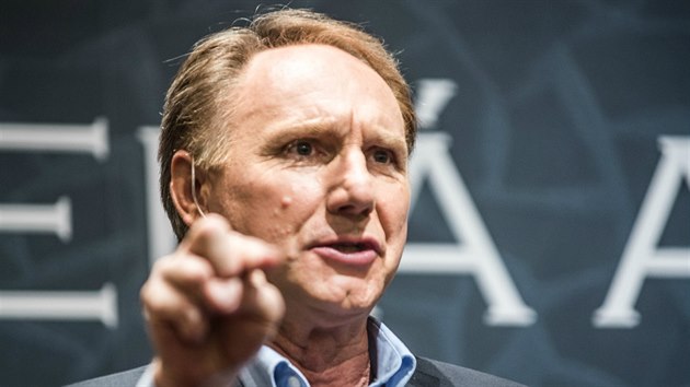 Spisovatel Dan Brown v Barcelon pi uvedení knihy Poátek