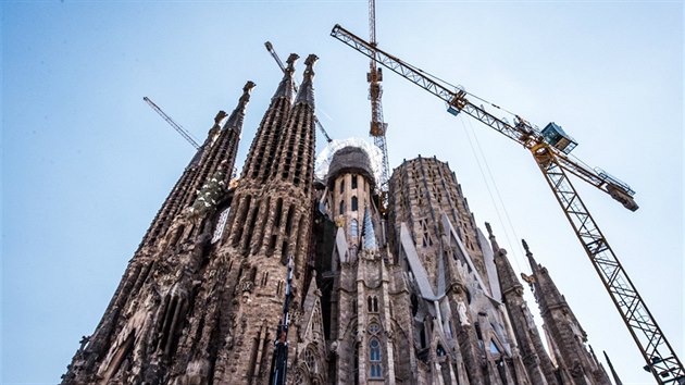 Jedna ze zsadnch aknch scn Potku se odehraje v chrmu Sagrada Famlia.