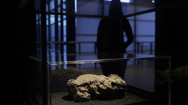 Muzeum msta Londna (Museum of London) vystav st ob hroudy z tuku a odpadk, kter loni v z ucpala londnskou kanalizaci. (9. nora 2018)