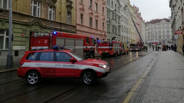 Kvli obav o ivot eny vnikli policist oknem do bytu (05.02.2018)