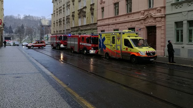 Kvli obav o ivot eny vnikli policist oknem do bytu (05.02.2018)