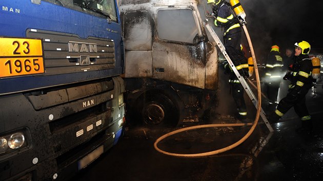 Hasiči zasahovali u požáru kamionu, škoda se vyšplhala do milionů (06.02.2018)