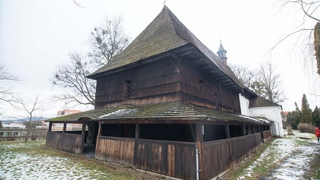 Polodevn jednolodn crkevn stavba byla postaven asi v druh polovin 16. stolet jako hbitovn kostel za hradbami Valaskho Mezi na hornm pedmst.