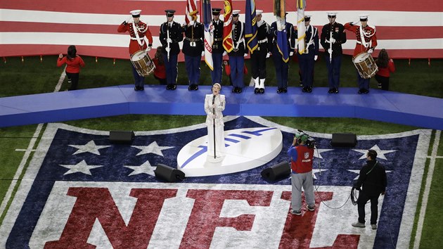 Zpvaka Pink pednesla ped zahjenm Super Bowlu americkou hymnu.