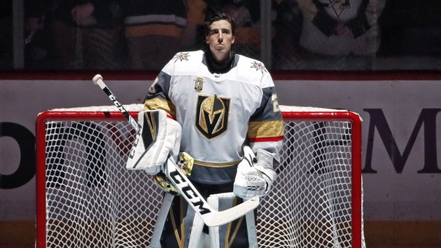 Marc-Andre Fleury v brance Vegas bhem americk hymny